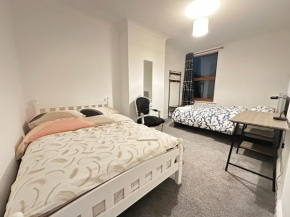 Portsmouth Pearl - Entire Property - Free Parking, Wi-Fi, Garden, Beach